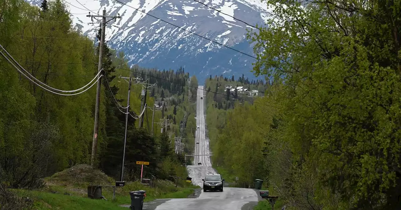 Wildfire poses ‘potentially cataclysmic danger’ in areas of Anchorage with limited road escape routes