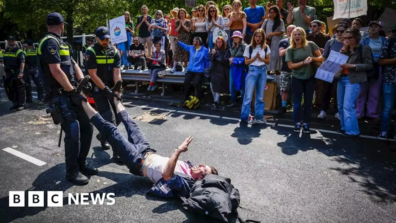 Extinction Rebellion protest in Netherlands ends with 1,500 arrested