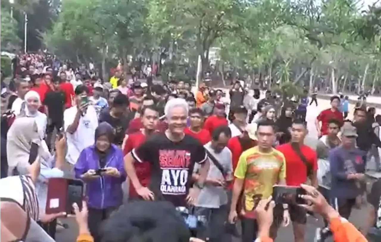 Lari Pagi di Alun-Alun Kota Serang, Ganjar Pranowo Diserbu Ibu-ibu