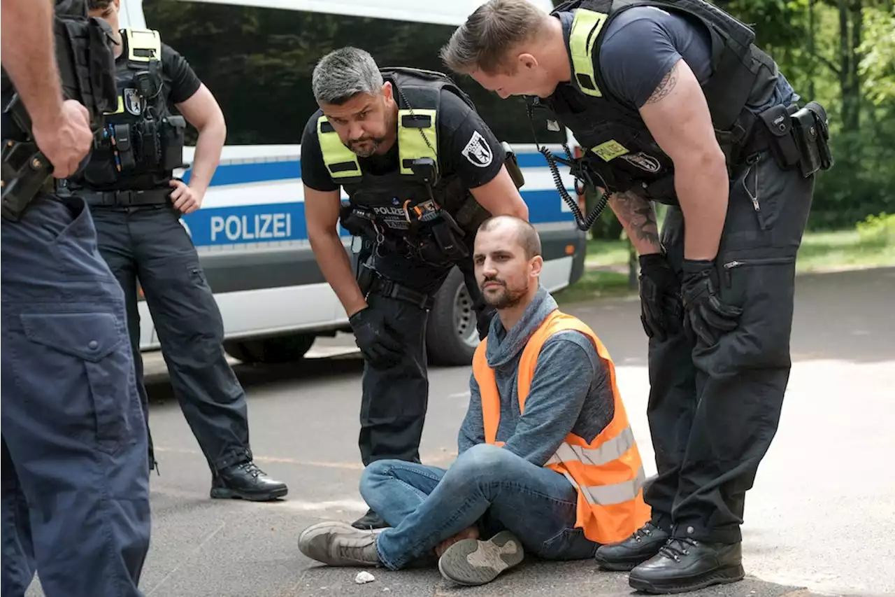 Letzte Generation: Warum ermittelt die Polizei Berlin so lasch gegen die Klimakleber?