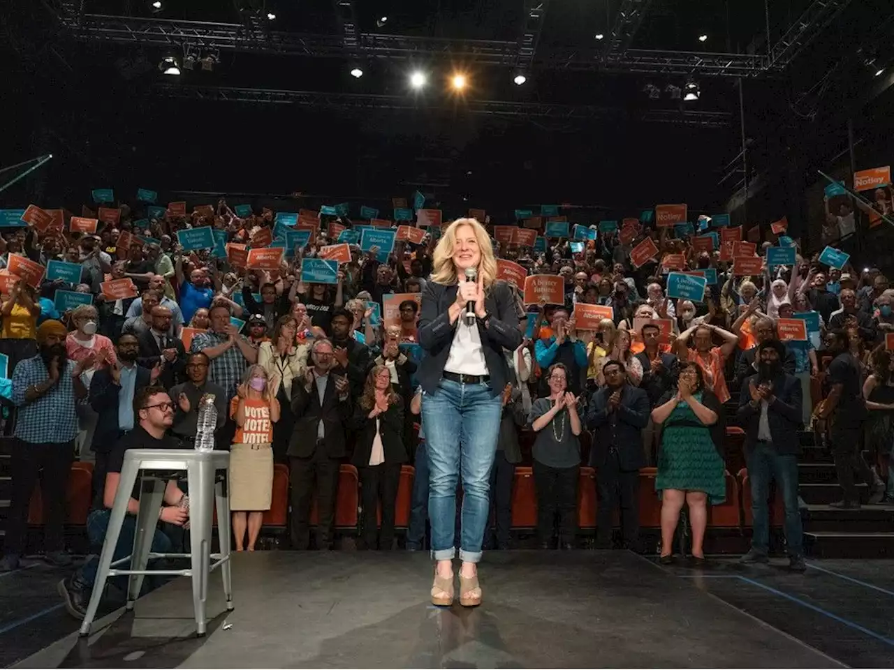 In a final push for a decisive breakthrough, Notley rallies loyalists in Calgary