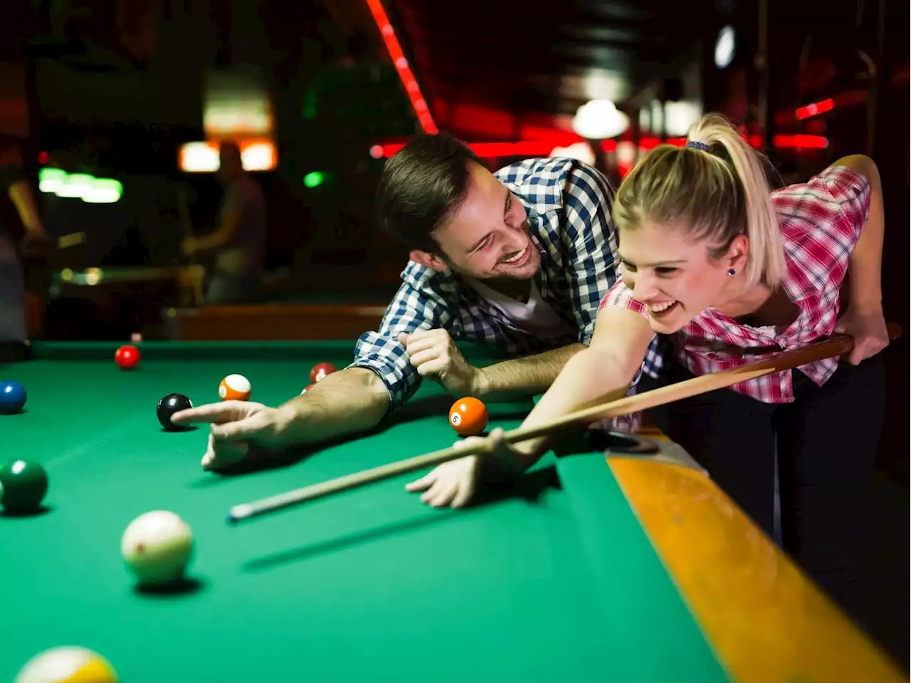 DEAR ABBY: Vulgar comment to woman makes waves at pool hall