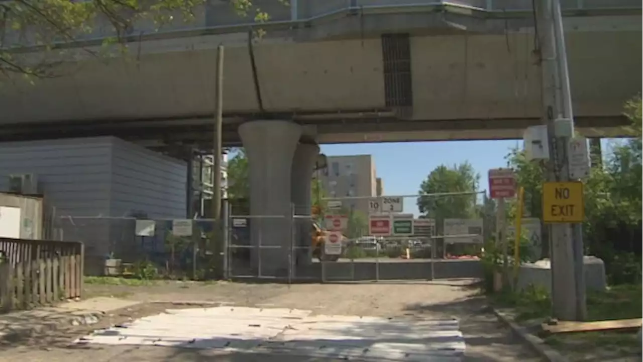 Petition calls on Metrolinx to build promised pedestrian path under GO train bridge | CBC News