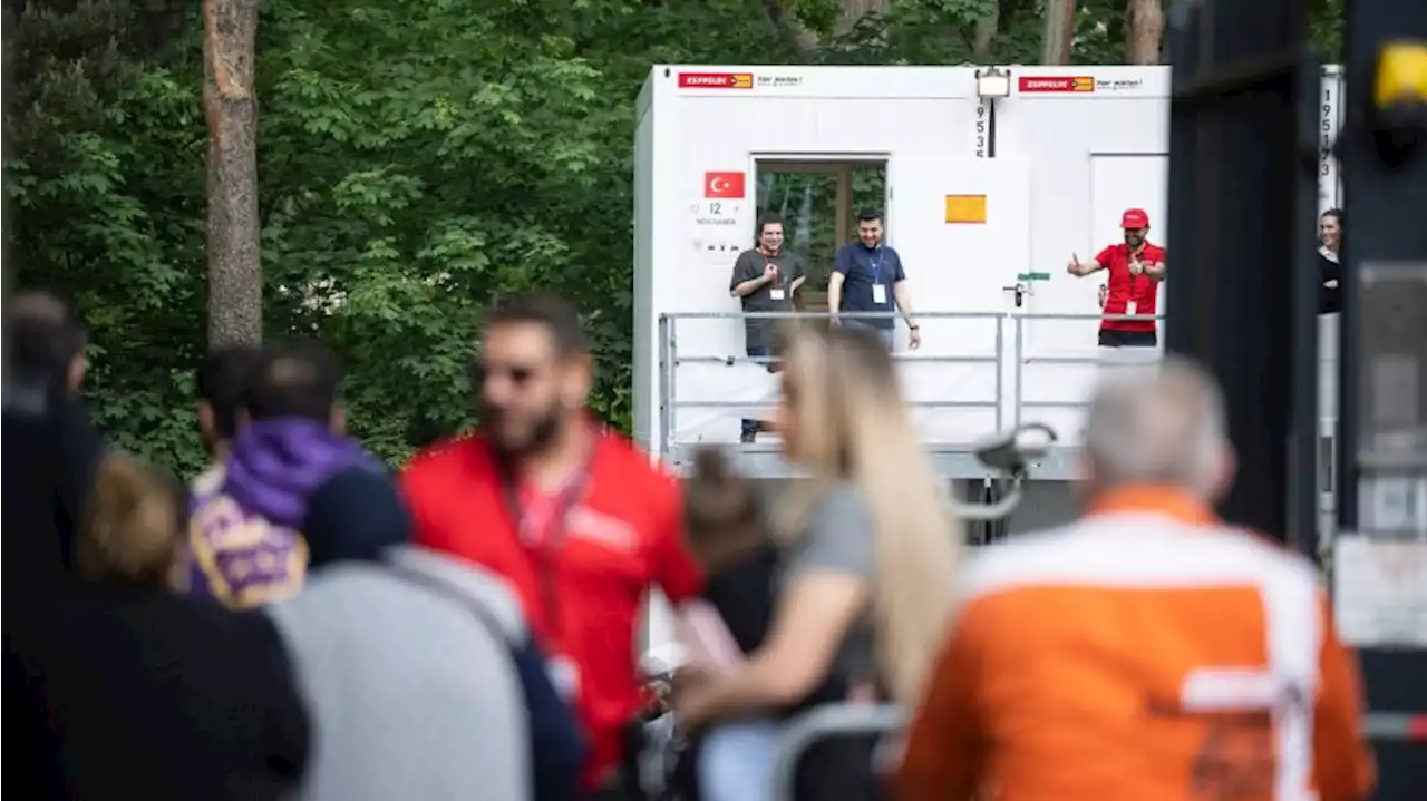 Reaktionen: Türken in Berlin diskutieren Erdogans Wahlsieg