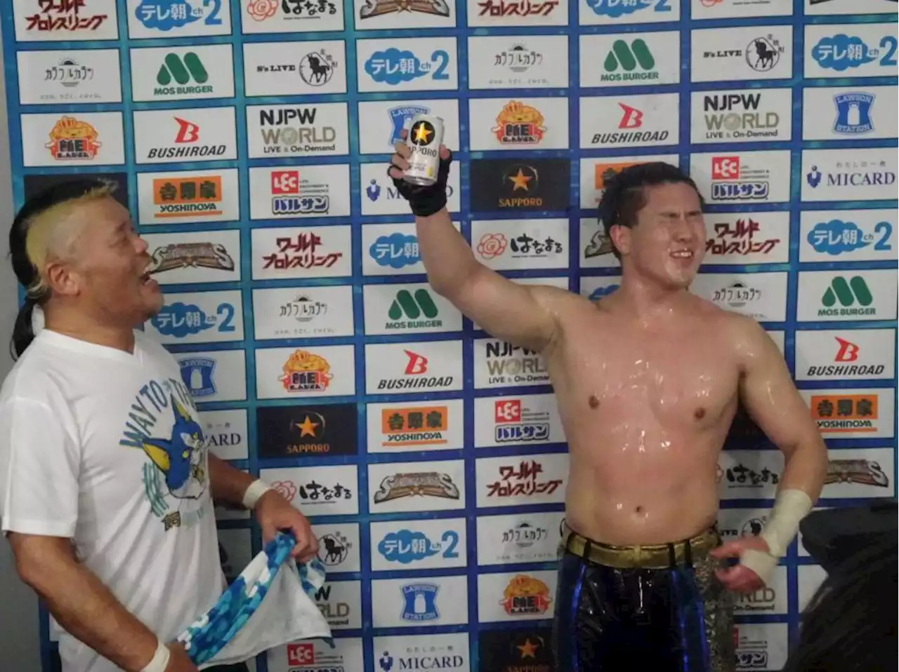 マスター・ワト「ベスト オブ ザ スーパージュニア３０」初優勝を飾り師匠の天山広吉とビールかけ/デイリースポーツ online