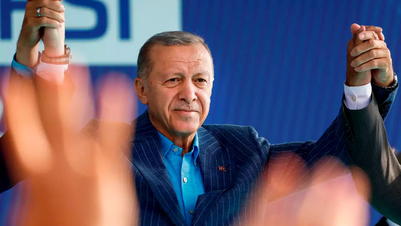 Türkei: Recep Tayyip Erdoğan reklamiert Wahlsieg gegen Kemal Kılıçdaroğlu für sich