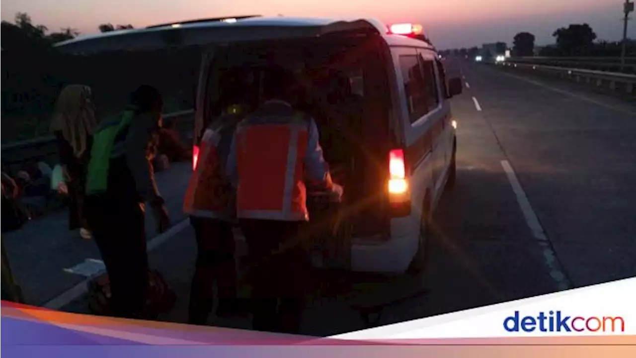 Identitas 16 Korban Luka Kecelakaan Bus Peziarah Jogja Tabrak Truk di Tol Jomo