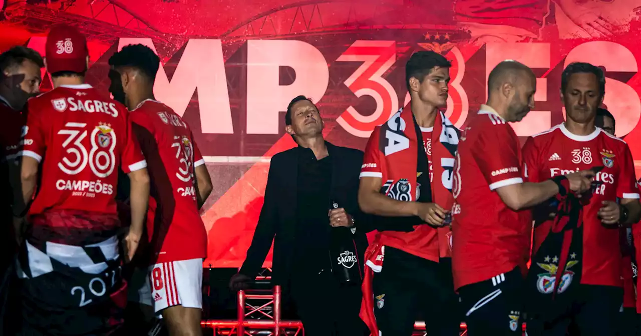 As imagens da farra e da festa do 38.º título do Benfica no Marquês de Pombal