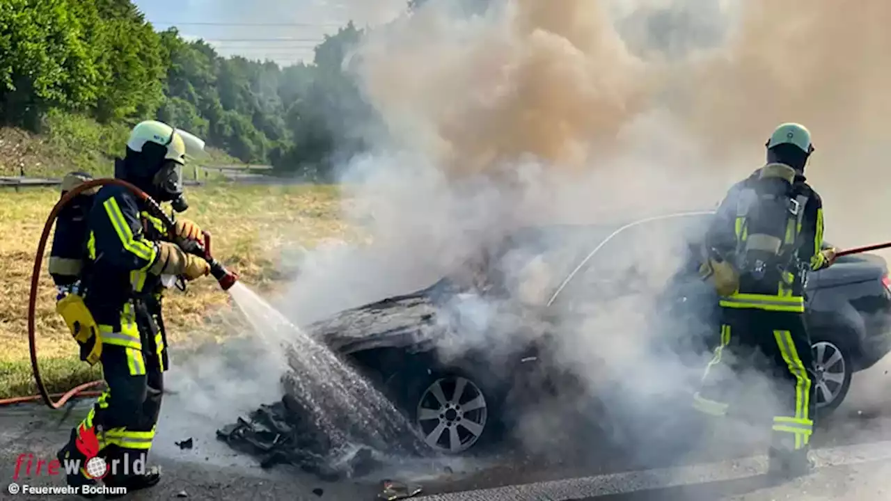 D: Brennender Mercedes auf der A 40 bei Bochum