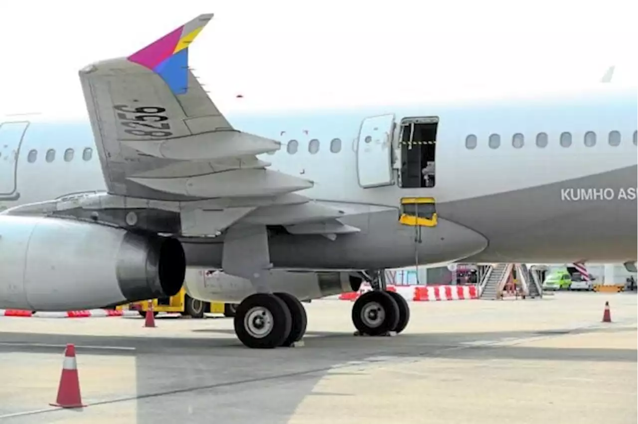 Asiana Airlines bans some emergency seats after door-opening accident