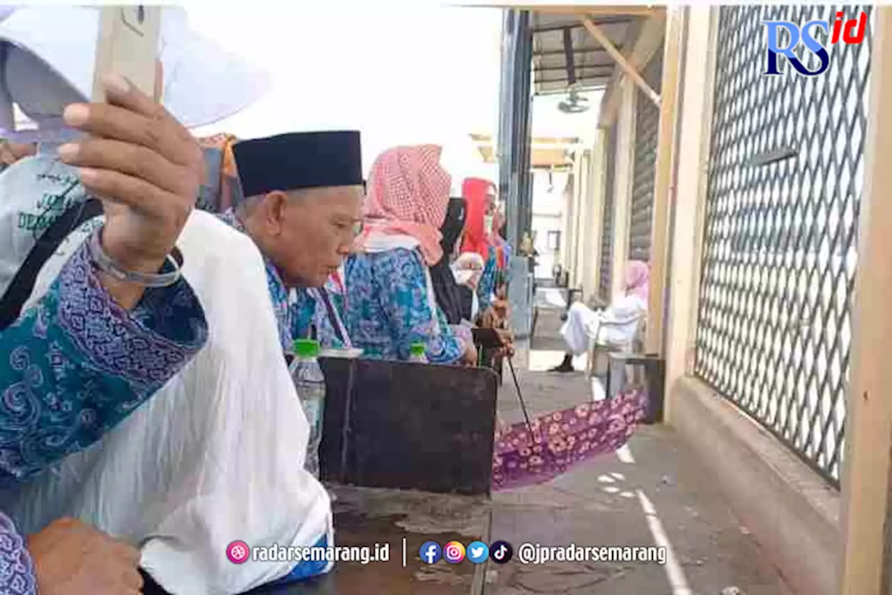 Jemaah haji Manfaatkan Waktu dengan Berziarah ke Jabal Uhud