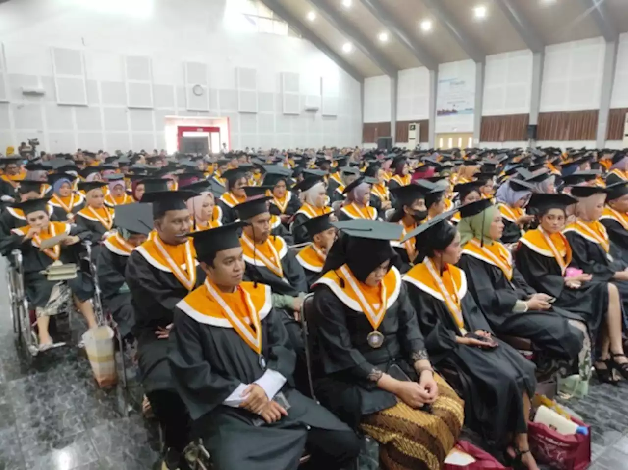 Unikama Lepas 401 Mahasiswa Sarjana dan Pascasarjana