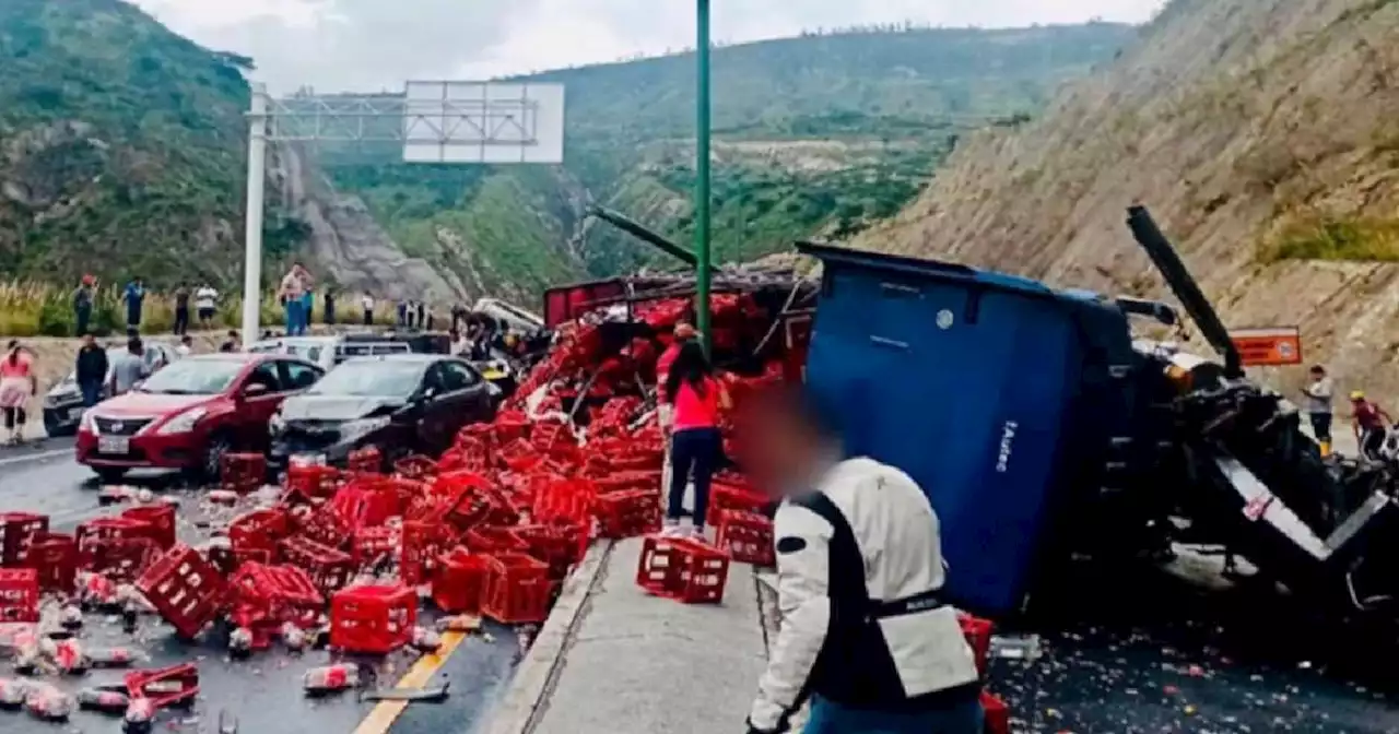 Fuerte accidente de tránsito en Ecuador: Tres muertos y 20 heridos