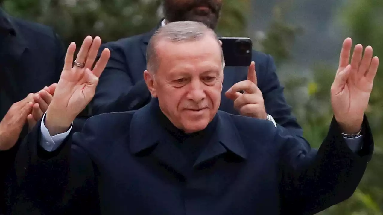 Erdogan revendique la victoire en Turquie sans attendre les résultats définitifs