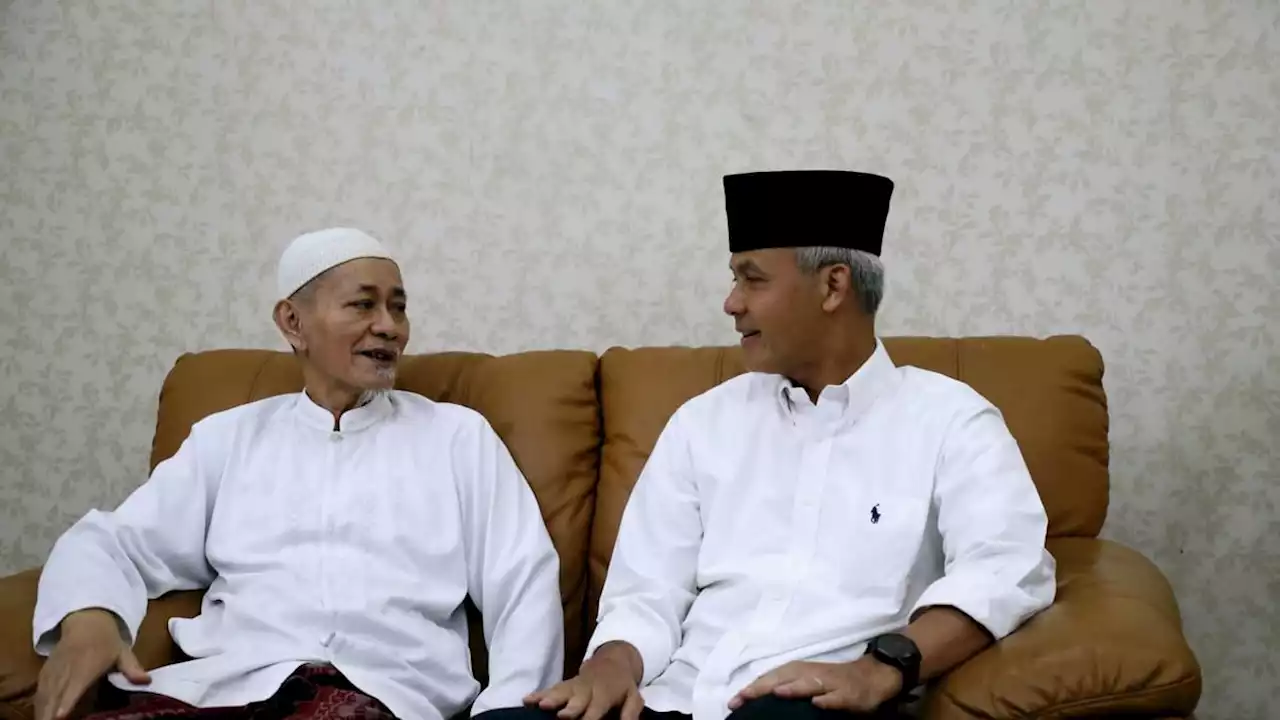 Ganjar Pranowo Sowan ke Tokoh Banten Embay Mulya Syarief