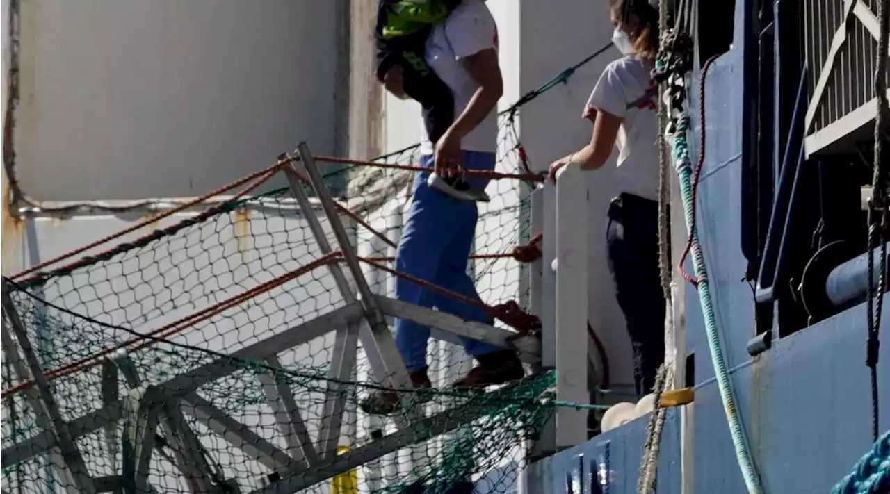 Migranti, sbarcate 152 persone a Crotone soccorse da Frontex