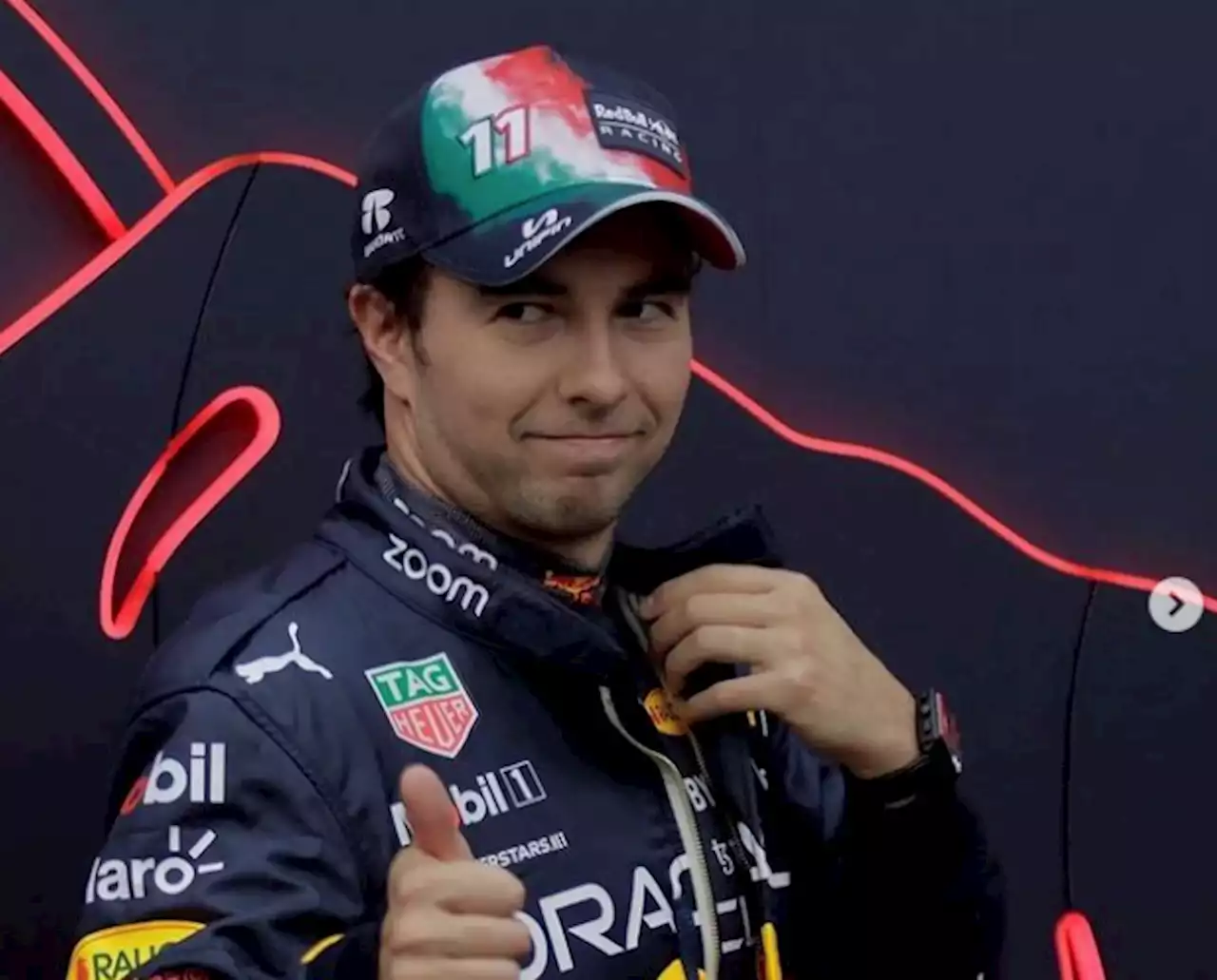 Checo Pérez no solo es piloto de la F1, también capitán de barcos