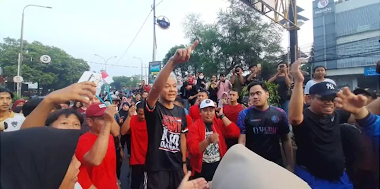 Ganjar Pranowo Lari Pagi Bareng Relawan dan Warga Serang, Diteriaki 'Presiden' | merdeka.com