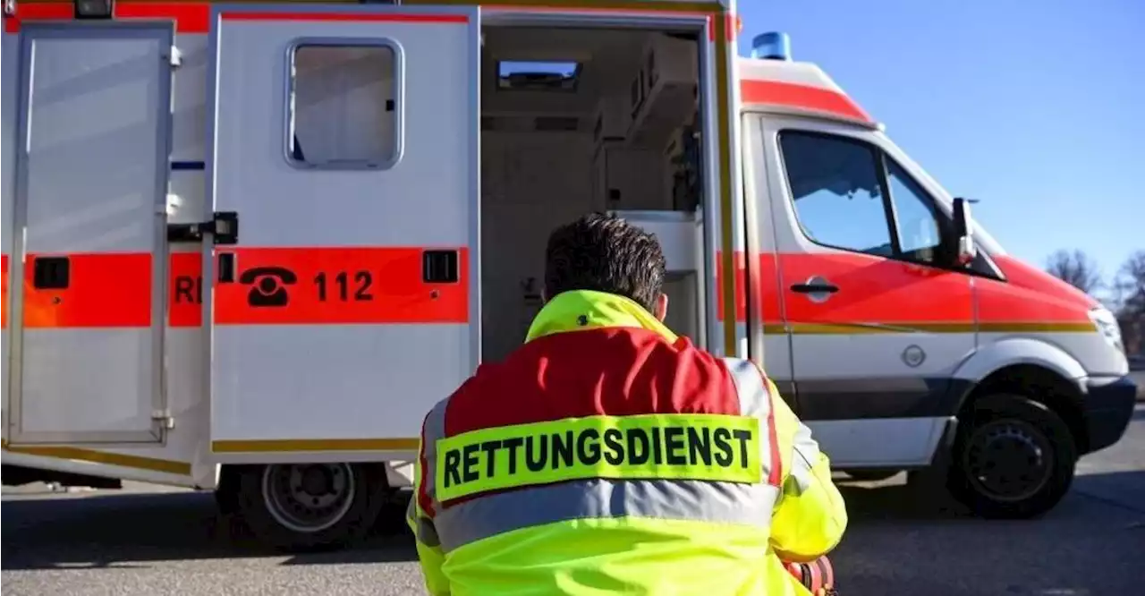 Mann (55) attackiert Rettungsdienst mit Schnapsflasche