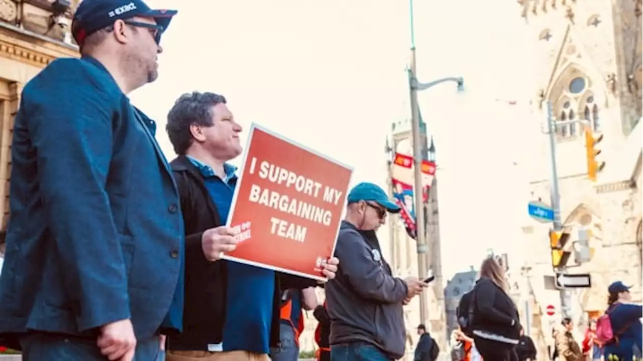 CRA union searches for members who crossed picket line | CBC News