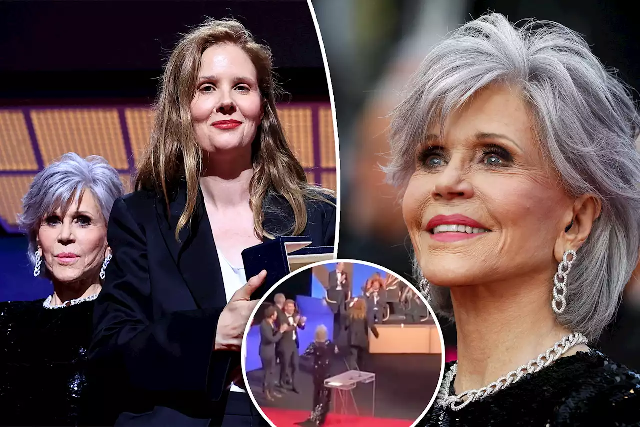 Jane Fonda throws award at director Justine Triet at 2023 Cannes Film Festival