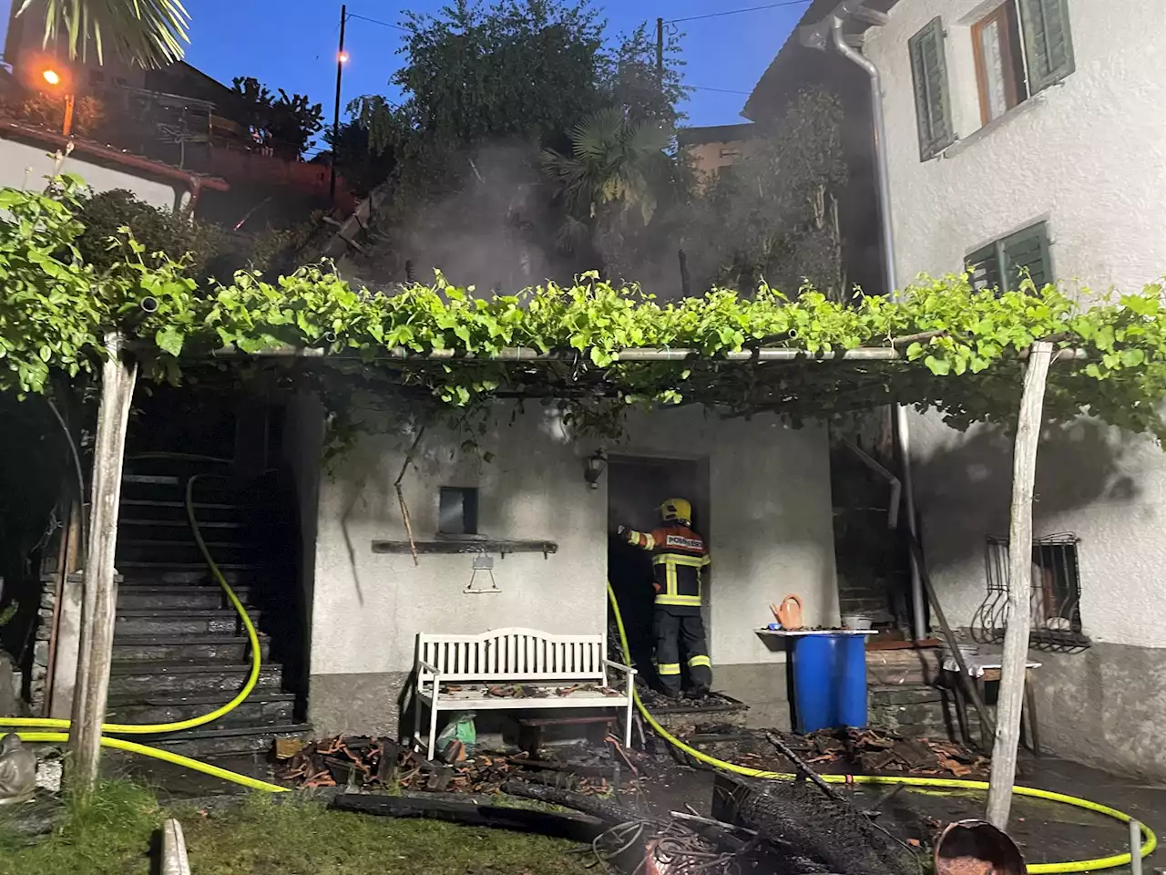 Sta. Maria im Calanca GR: Gebäude durch Brand total verstört