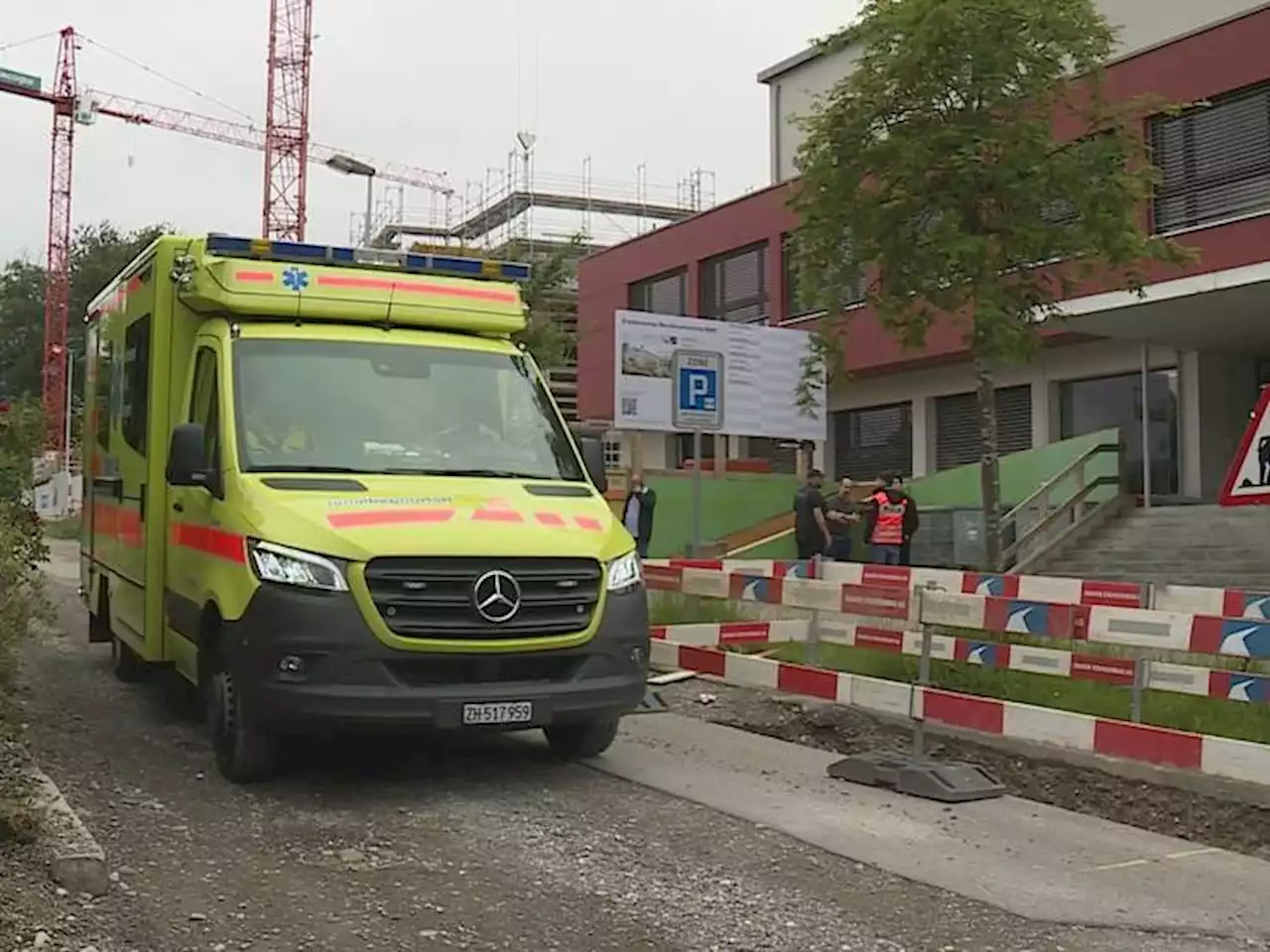 Stadt Uster ZH: Beissender Geruch führt zu Einsatz (Video)