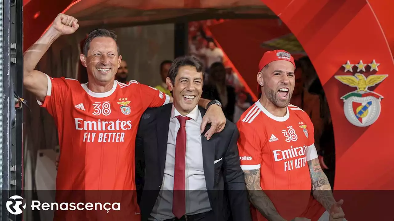 ​Schmidt espera que Otamendi continue no Benfica - Renascença