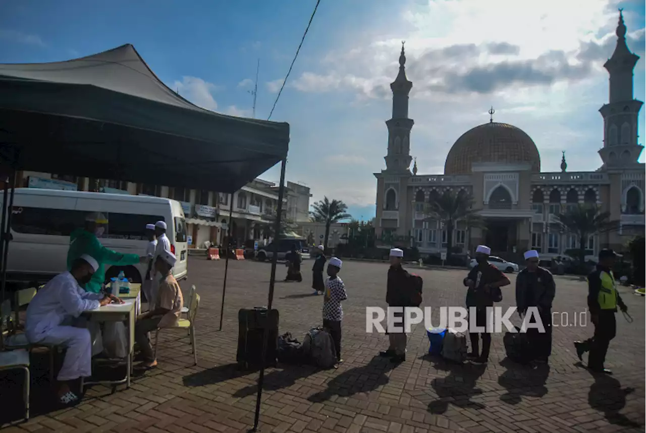 Bawaslu Akui Safari Politik Capres di Pesantren Sulit Diawasi, Ada Apa? |Republika Online