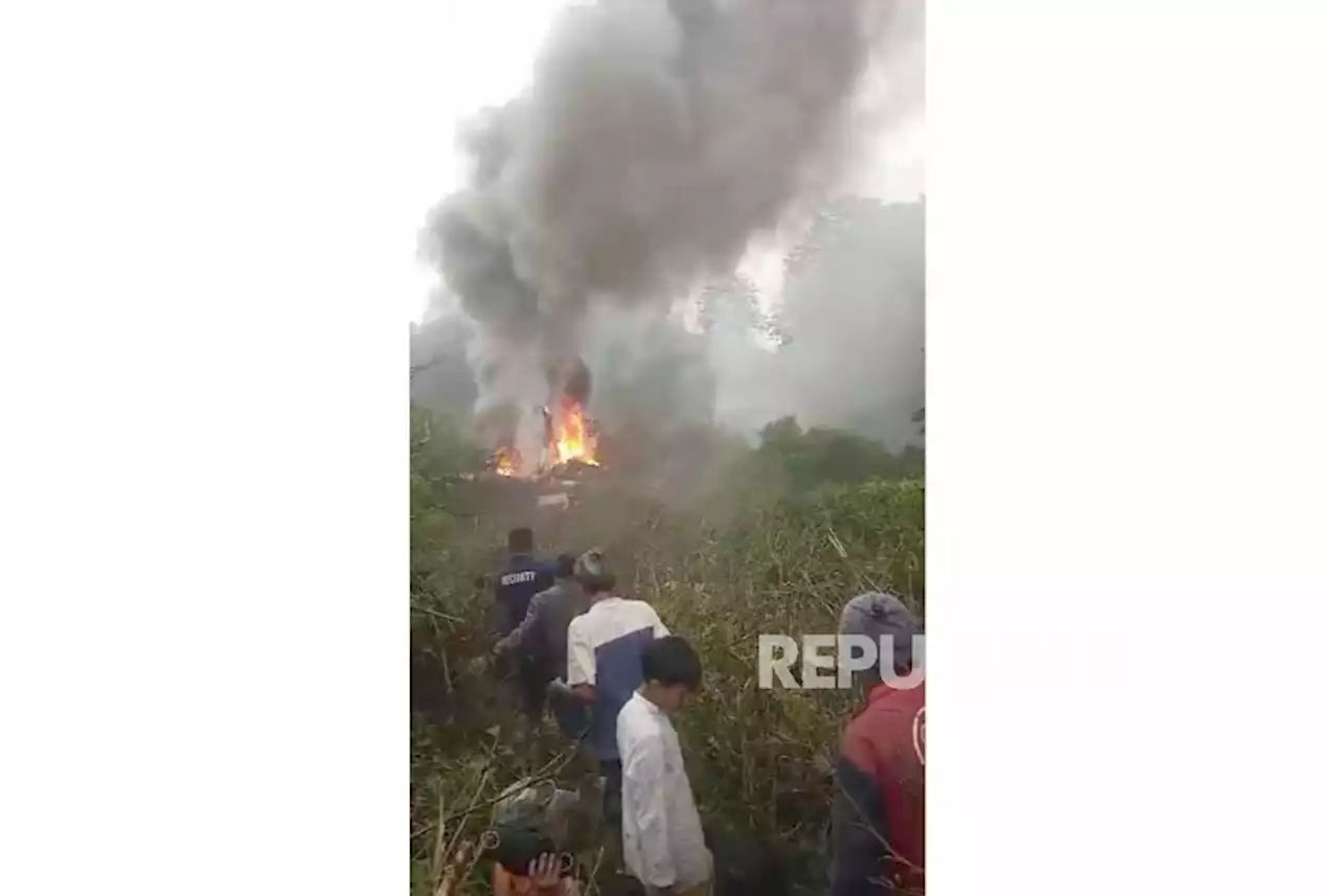 TNI AD Investigasi Kecelakaan Heli Jatuh di Kebun Teh Rancabali |Republika Online