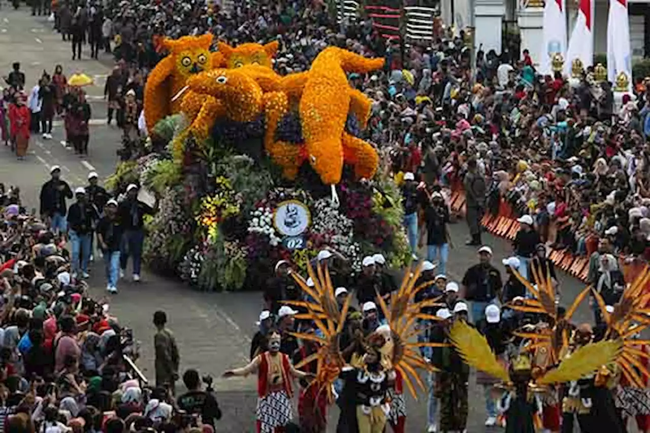 Kemeriahan Parade Bunga dan Budaya Peringatan Hari Jadi ke-730 Kota Surabaya