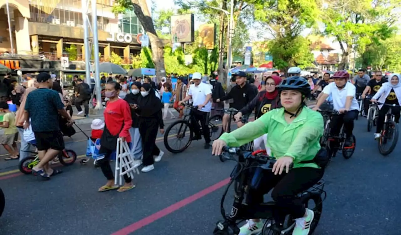 Puan, Gibran, Etik, dan Mulyani Sepedaan di Solo CFD, Ini yang Bikin Terkesan