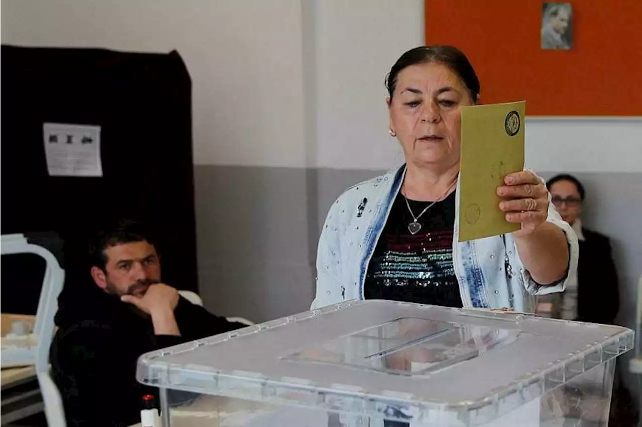 Turkey votes in runoff election, Erdogan positioned to extend rule