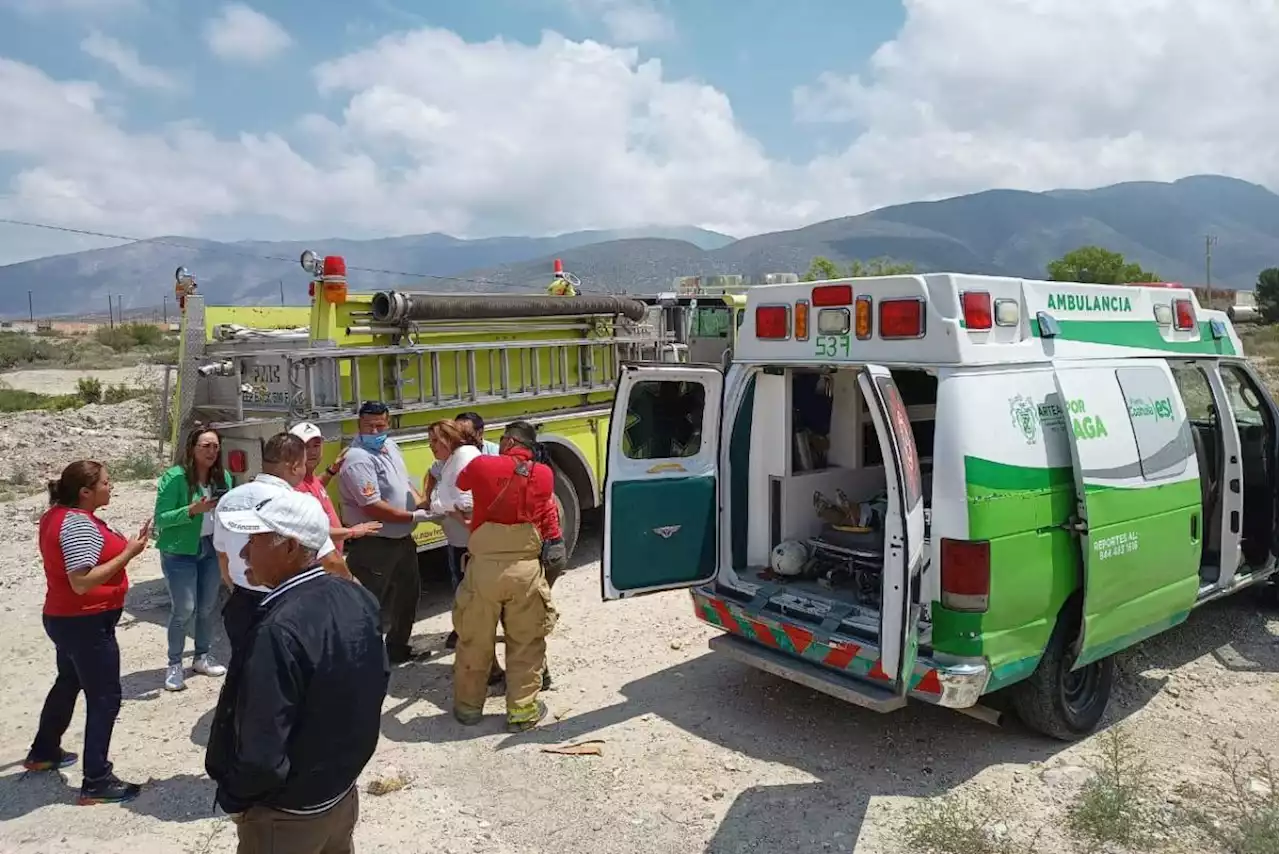 Pareja derriba a motociclista, huyen y vuelcan en la carretera Saltillo-Matehuala