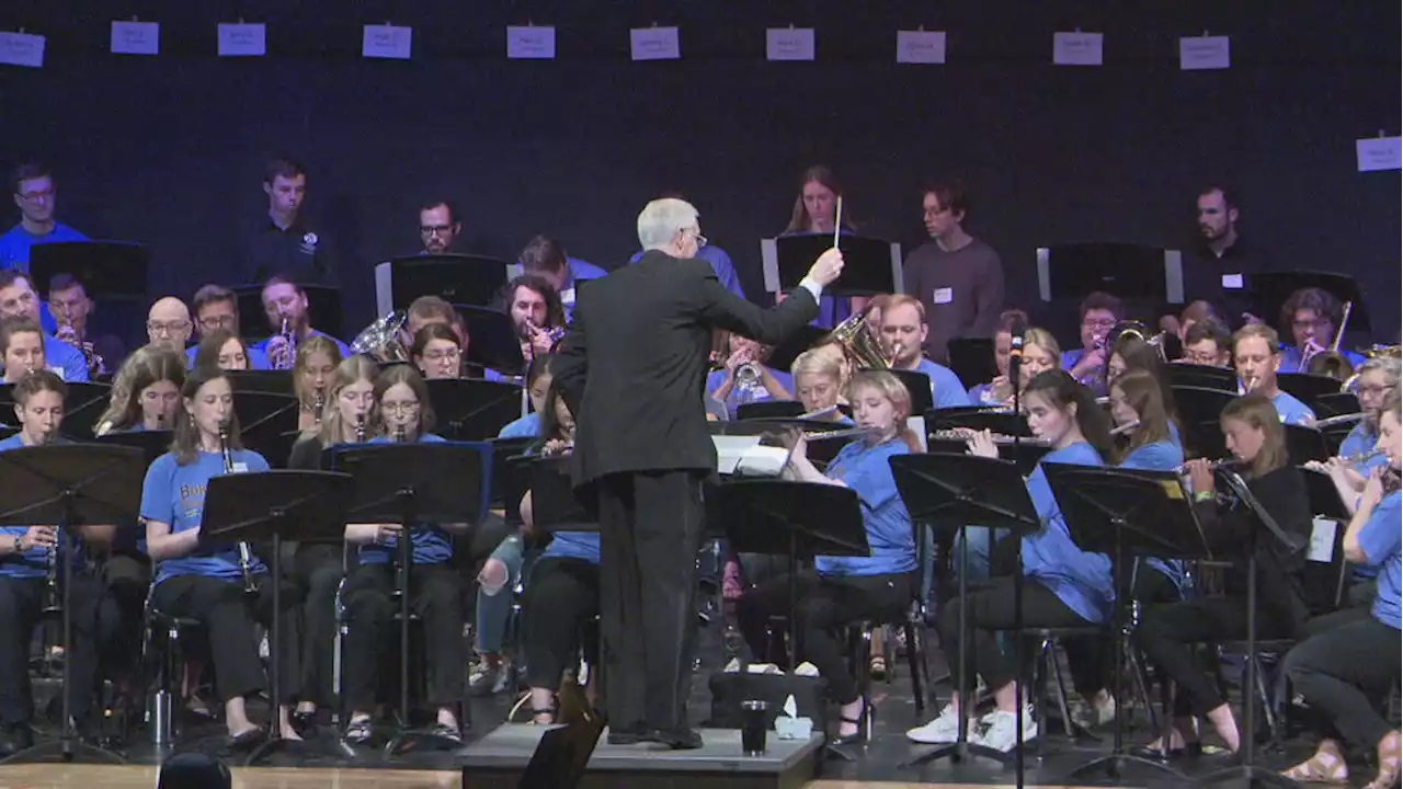 'Final concert' held for beloved retired teacher in Honeoye Falls