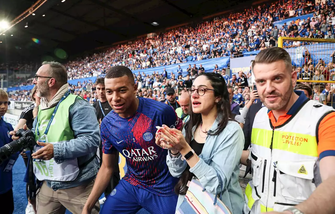 Kylian Mbappé console uns spectatrice avant Strasbourg-PSG