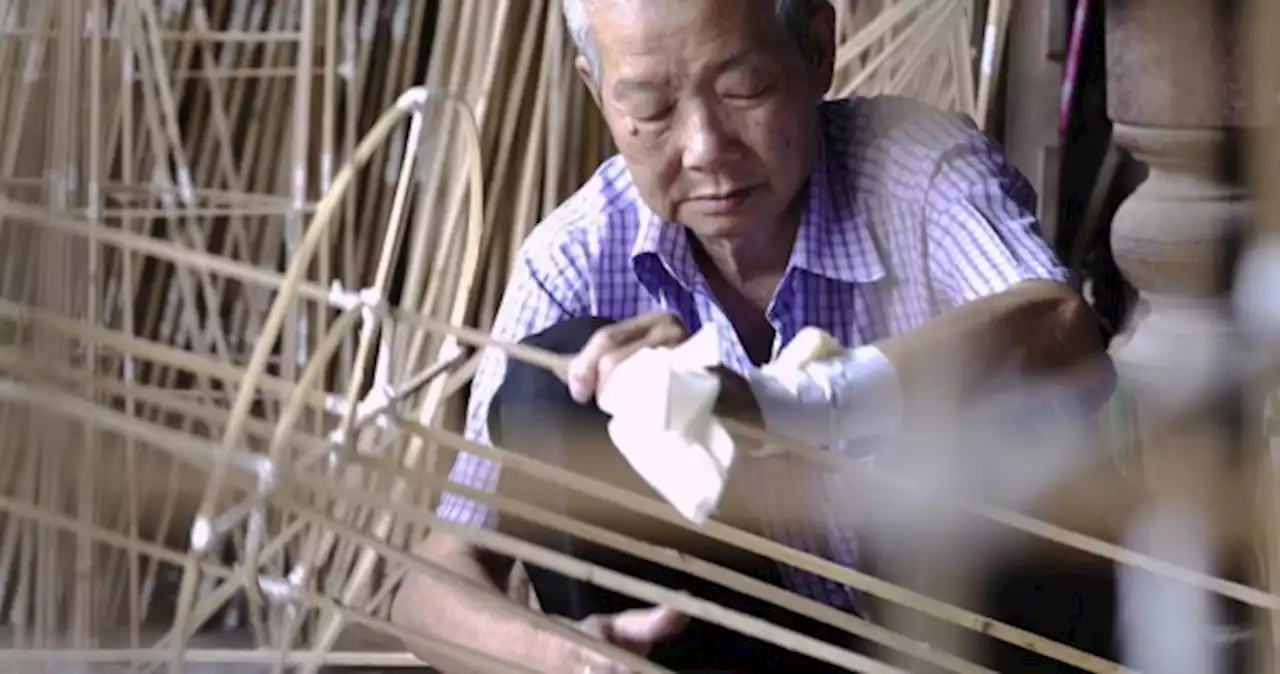 This traditional Chinese paper house crafter knows it's a dying trade, but chooses to soldier on