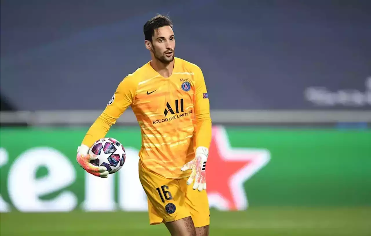 Disepak Kuda, Kiper Kedua PSG Sergio Rico Masuk ICU