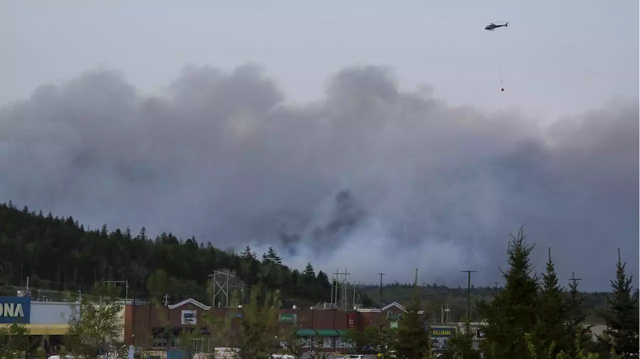 Halifax wildfire still out of control, 14,000 forced from their homes: deputy chief