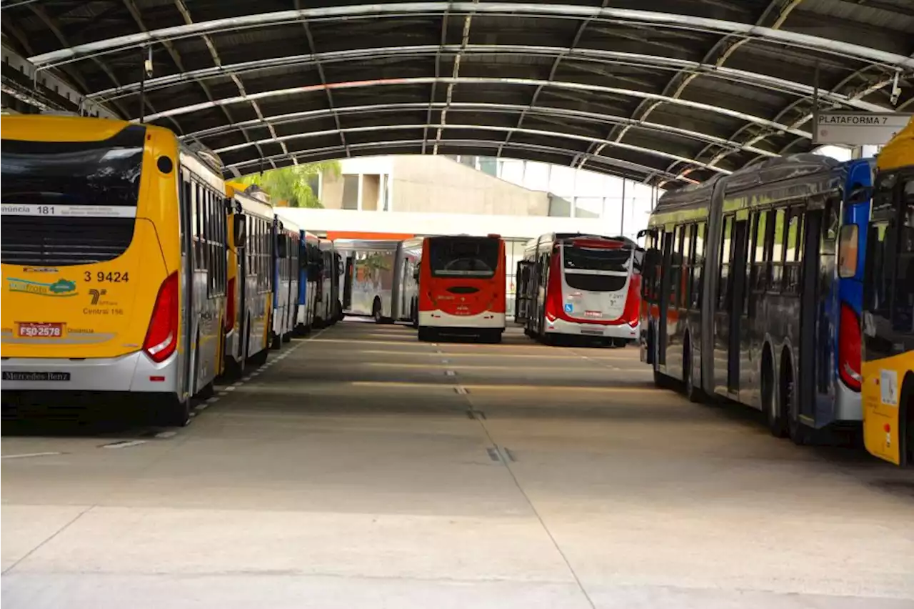 Paralisação atrasa início de circulação de ônibus em SP nesta segunda (29)