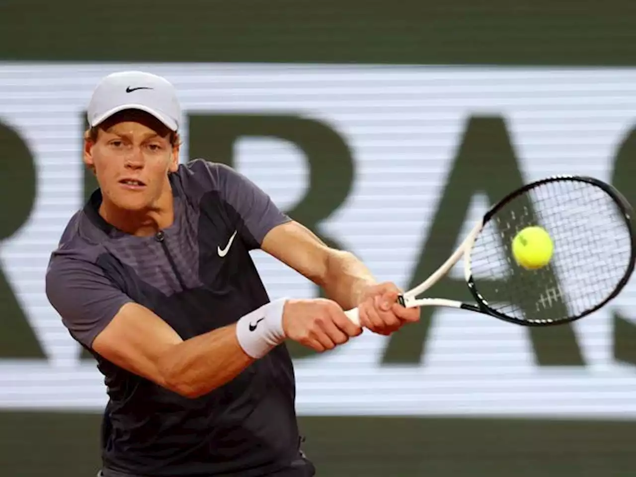 Roland-Garros, Sinner batte il francese Muller in 3 set, ora il tedesco Altmaier