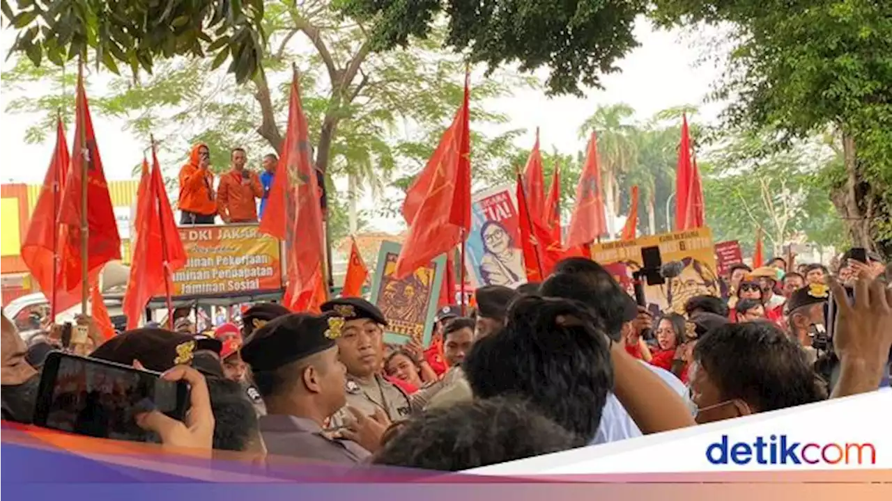 Luhut Absen di Sidang, Pendukung Haris Azhar-Fatia Demo di PN Jaktim