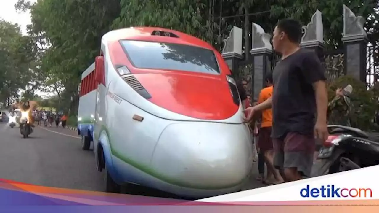 Wow! Ada Kereta Cepat Keliling di Pusat Kota Purwakarta