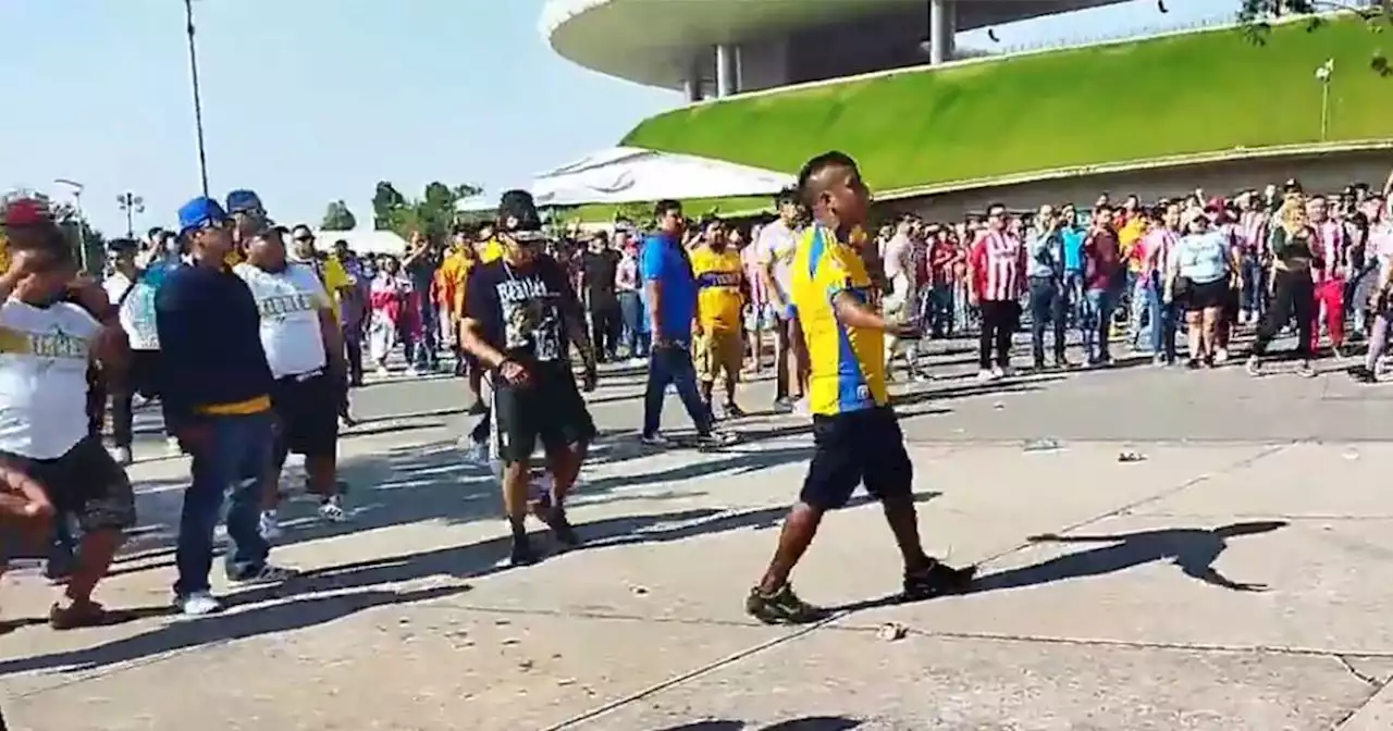 Chivas vs Tigres: Ya hay conatos de bronca a las afueras del Estadio Akron | VIDEO