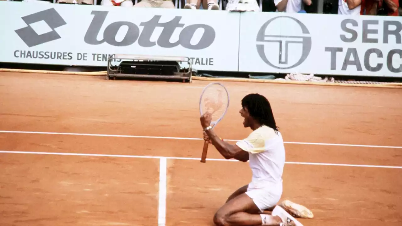 40 ans de la victoire de Yannick Noah à Roland-Garros : 'Les gens crachaient leur lave, le stade était en éruption', se souviennent les commentateurs Jean-Paul Loth et Hervé Duthu