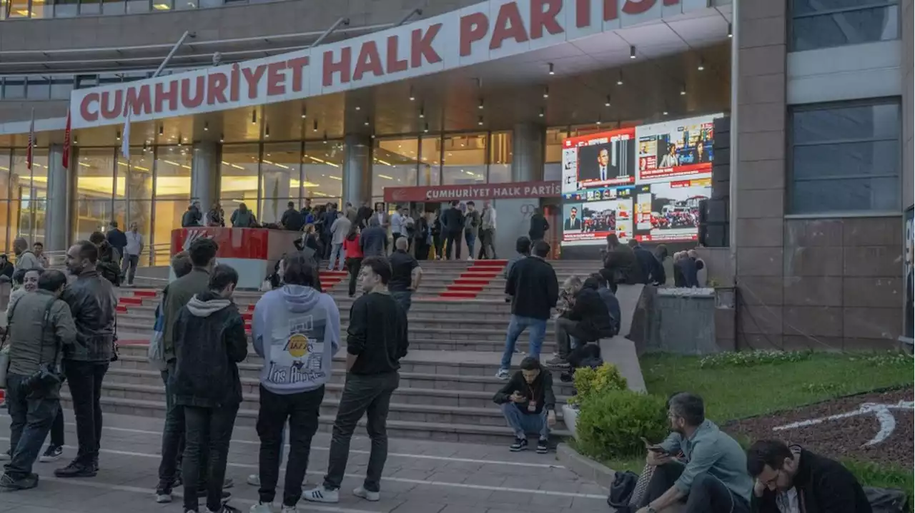 Turquie : 'L'obscurité, c'est tout ce que je vois', le choc de la défaite s’ajoute aux inquiétudes pour l’avenir chez les opposants à Erdogan