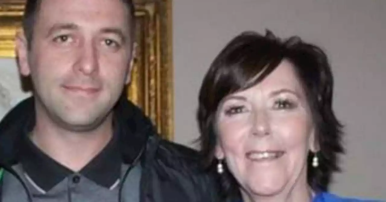 Murder of Glasgow tiler who died in front of his mum unsolved after four years