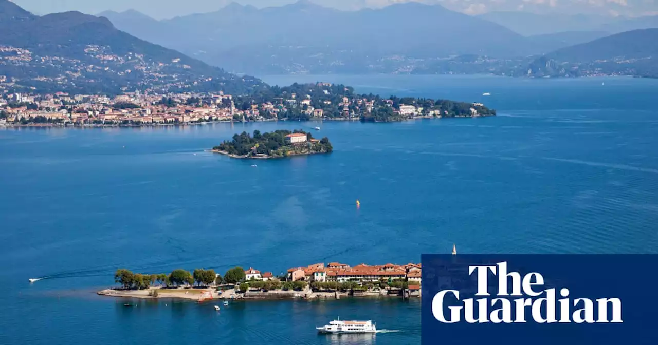 Italy: one death confirmed after tourist boat overturns, with others missing