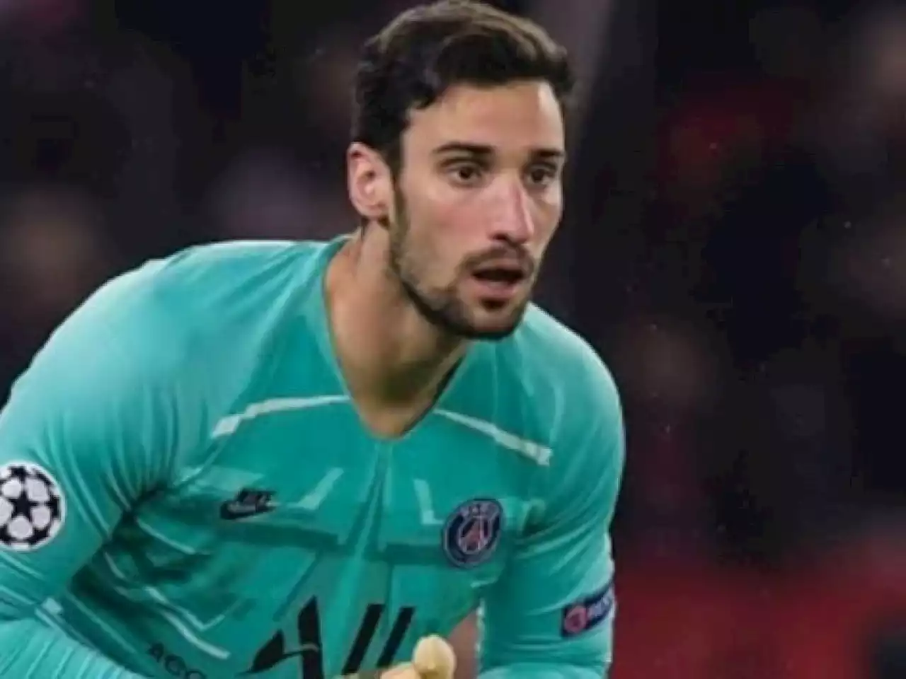 Cade da cavallo e finisce in ospedale: è grave il portiere del Psg Sergio Rico