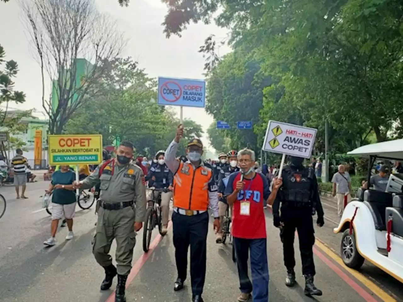 Panen Aduan Kecopetan di CFD, Di Momen Gibran Bagi-Bagi Sepatu